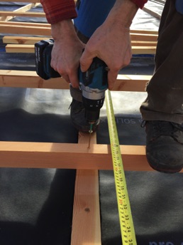 Precise spacing of roof structure